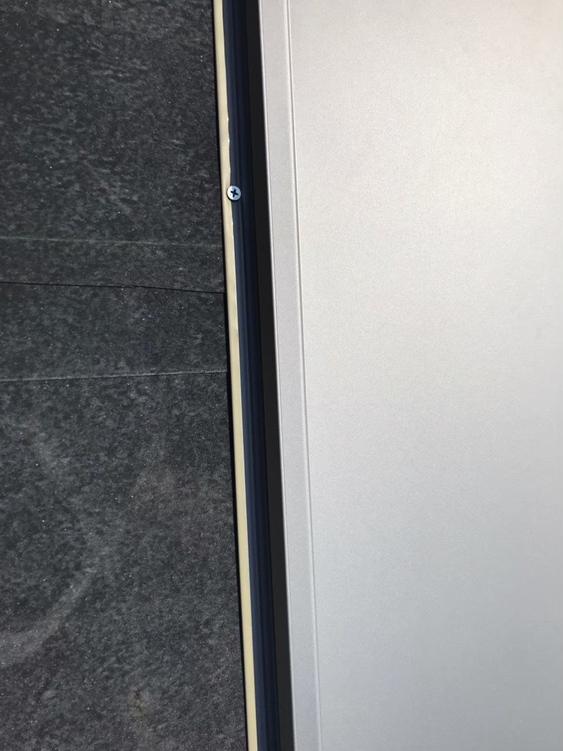 マンションの庇から雨漏り防水工事